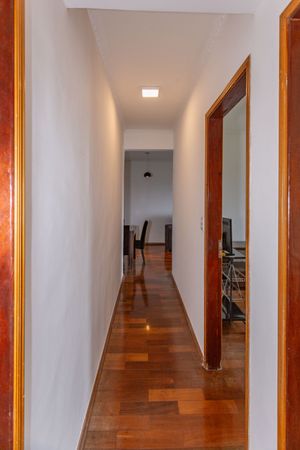 Image 7 - 832999