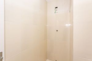 Image 23 - 833229