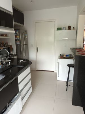 Image 6 - 833459