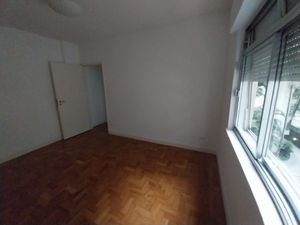 Image 30 - 833579