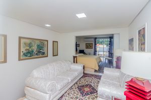 Image 15 - 833750