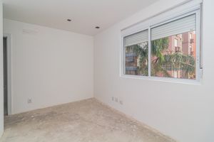 Image 19 - 834055