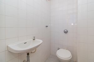 Image 8 - 834136
