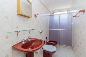 Image 19 - 834136