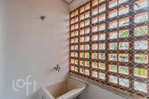 Image 15 - 834157