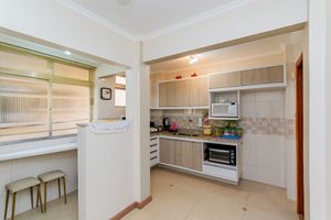 Image 28 - 834158
