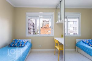 Image 21 - 834160