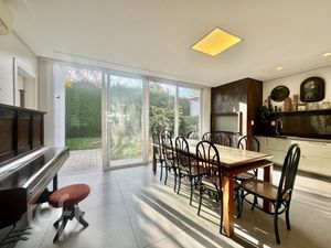Image 19 - 834283