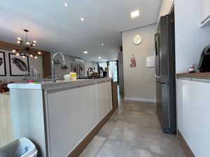 Image 22 - 834305