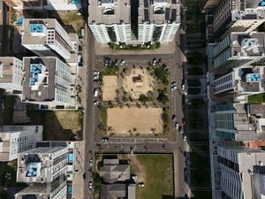 Image 26 - 834318