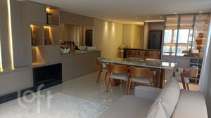 Image 22 - 834342
