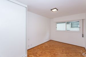 Image 22 - 834390