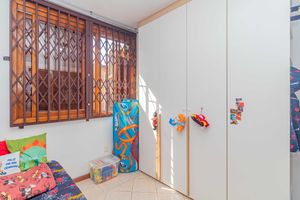 Image 25 - 834391