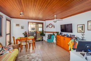 Image 21 - 834496
