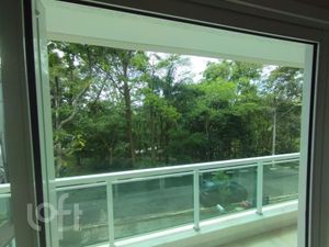 Image 11 - 834537
