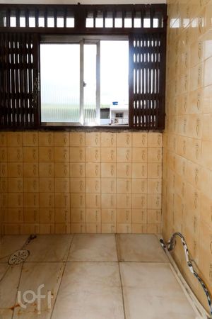 Image 13 - 834559