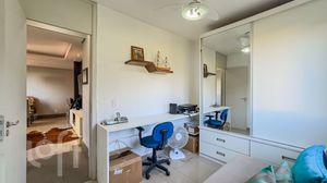 Image 17 - 834715
