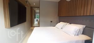 Image 18 - 834742