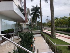 Image 27 - 834746