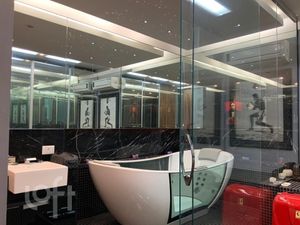 Image 19 - 834747