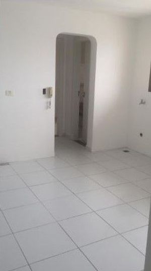 Image 21 - 834965