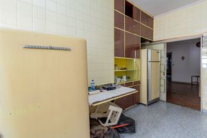 Image 17 - 834996
