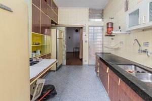 Image 18 - 834996