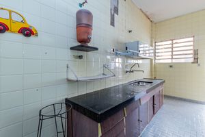 Image 20 - 834996