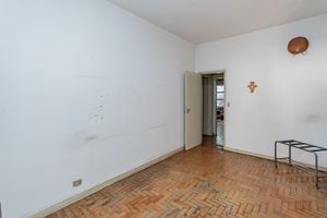 Image 23 - 834996