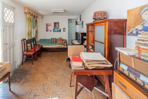 Image 27 - 834996
