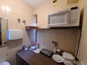 Image 7 - 834999