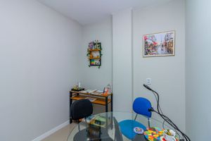 Image 12 - 835012