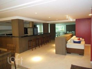 Image 21 - 835220