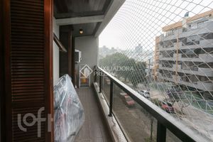 Image 31 - 835357