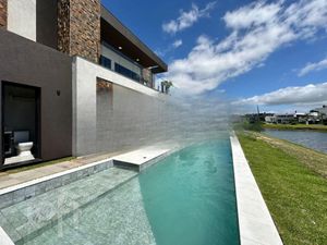 Image 8 - 835358
