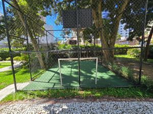 Image 11 - 835636