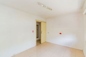 Image 16 - 835707