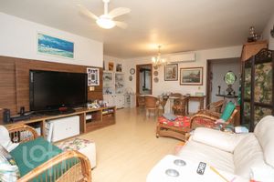 Image 6 - 835829