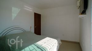 Image 19 - 836332