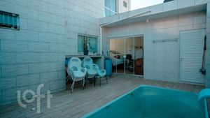 Image 37 - 836332