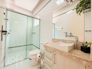 Image 19 - 836918