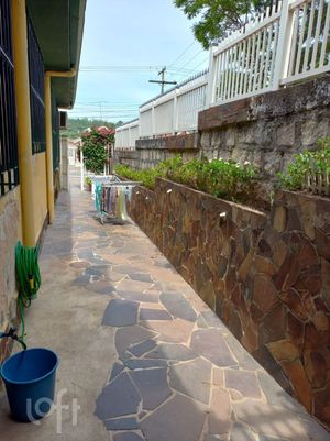 Image 13 - 836945