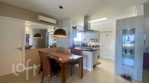 Image 3 - 837425