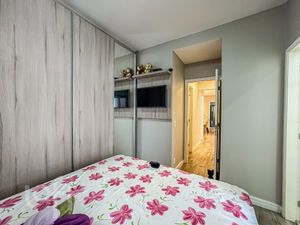 Image 21 - 837439