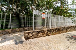 Image 38 - 837478