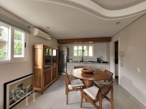 Image 11 - 837525