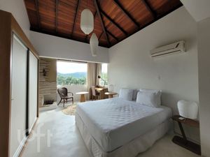 Image 1 - 837525