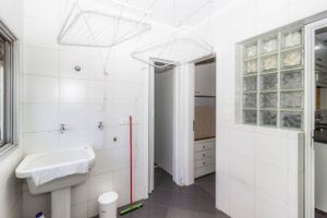 Image 32 - 837581