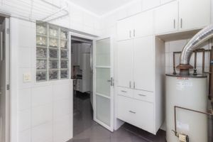 Image 35 - 837581