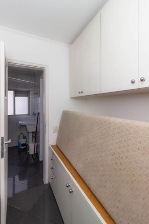 Image 39 - 837581